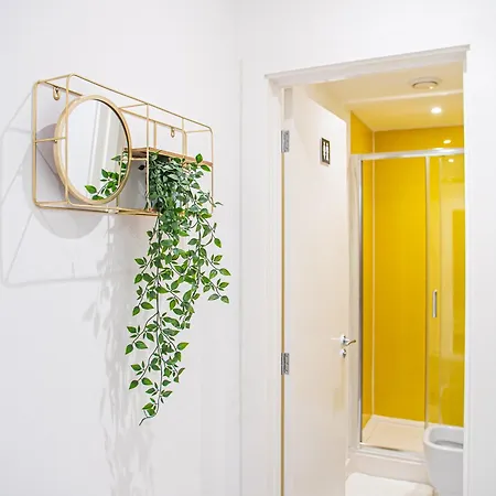 Cozy Urban Escape In Apartment *