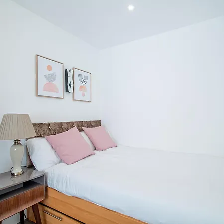 Cozy Urban Escape In * Sheffield
