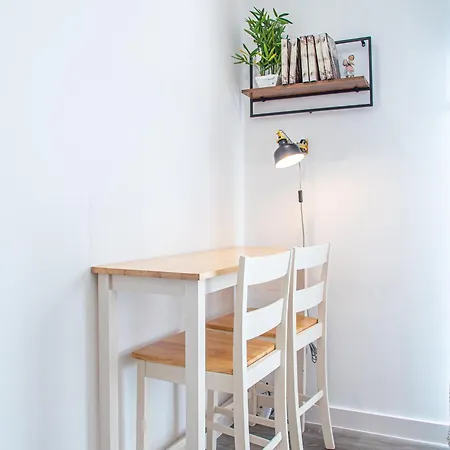 Apartment Cozy Urban Escape In