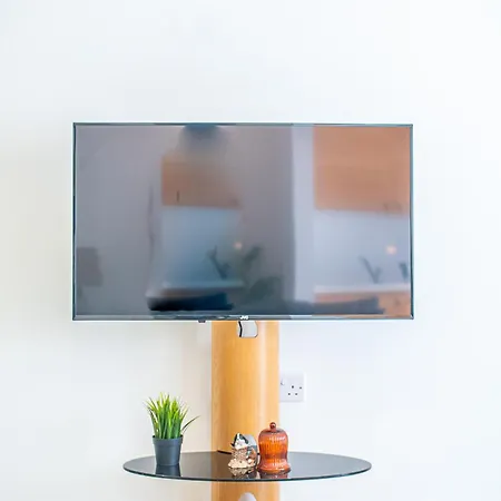 Cozy Urban Escape In Apartment *