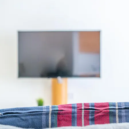 Cozy Urban Escape In Apartment