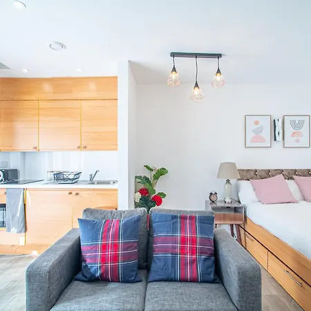 Apartment Cozy Urban Escape In *