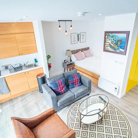 Apartment Cozy Urban Escape In